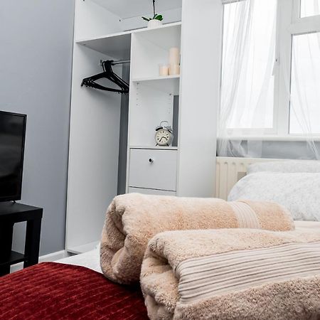 Shirley House 2, Self Catering Guest House, Self Check In, Smart Locks, 10 Min Walk To Southampton General, Aspire And Princess Anne Hospitals, Access To Fully Equipped Kitchen, Excellent Transport Links, Ideal For Longer Stays And Hospital Shifts Kültér fotó