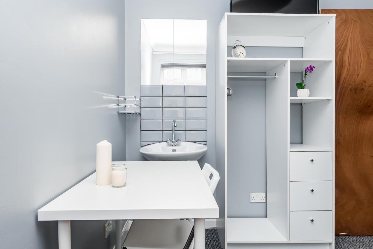Shirley House 2, Self Catering Guest House, Self Check In, Smart Locks, 10 Min Walk To Southampton General, Aspire And Princess Anne Hospitals, Access To Fully Equipped Kitchen, Excellent Transport Links, Ideal For Longer Stays And Hospital Shifts Kültér fotó