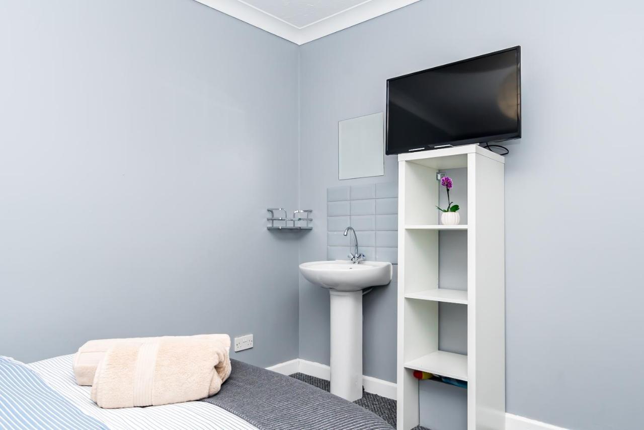 Shirley House 2, Self Catering Guest House, Self Check In, Smart Locks, 10 Min Walk To Southampton General, Aspire And Princess Anne Hospitals, Access To Fully Equipped Kitchen, Excellent Transport Links, Ideal For Longer Stays And Hospital Shifts Kültér fotó