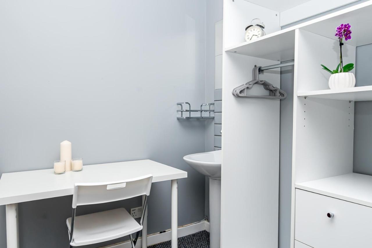 Shirley House 2, Self Catering Guest House, Self Check In, Smart Locks, 10 Min Walk To Southampton General, Aspire And Princess Anne Hospitals, Access To Fully Equipped Kitchen, Excellent Transport Links, Ideal For Longer Stays And Hospital Shifts Kültér fotó