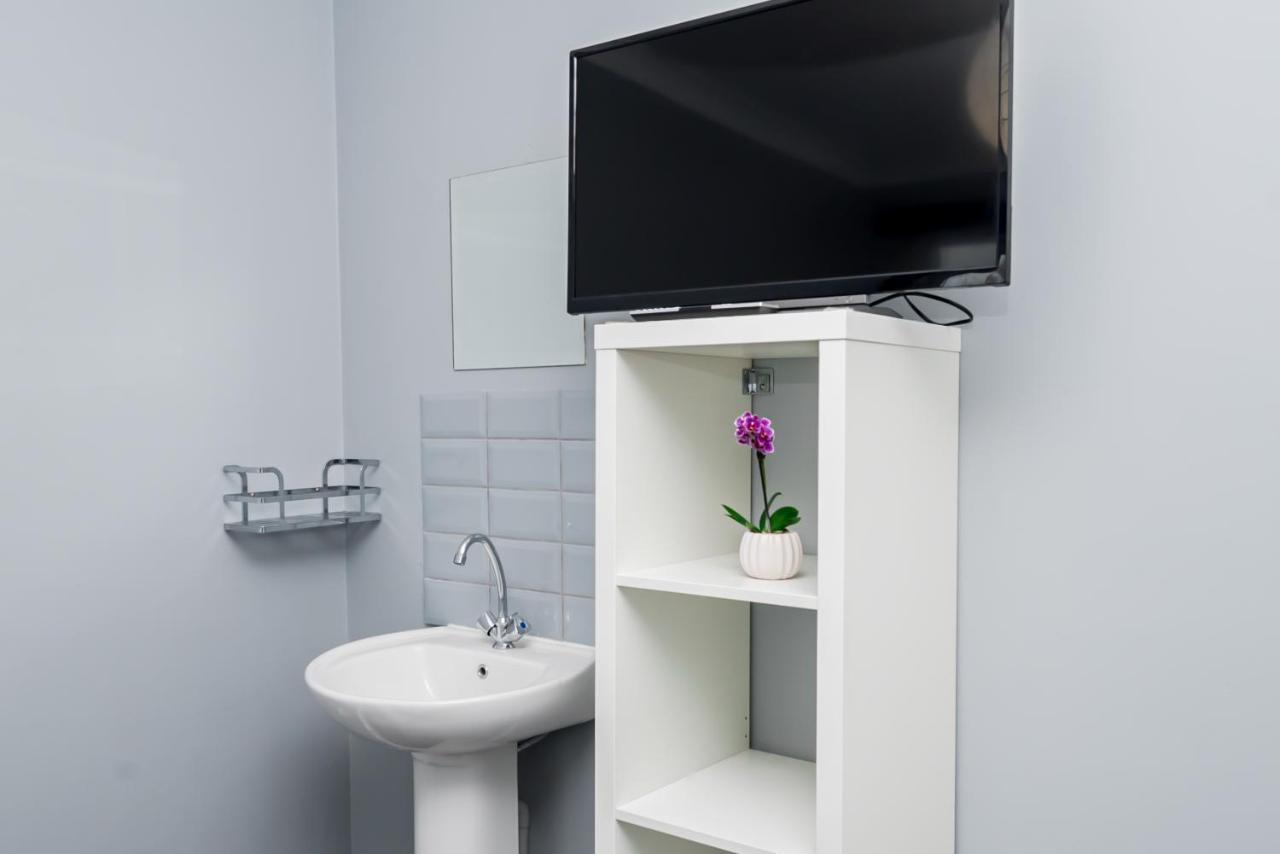 Shirley House 2, Self Catering Guest House, Self Check In, Smart Locks, 10 Min Walk To Southampton General, Aspire And Princess Anne Hospitals, Access To Fully Equipped Kitchen, Excellent Transport Links, Ideal For Longer Stays And Hospital Shifts Kültér fotó