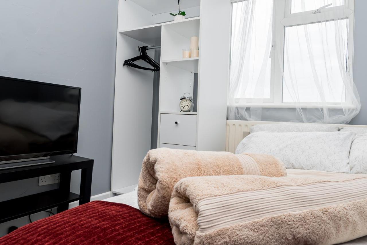 Shirley House 2, Self Catering Guest House, Self Check In, Smart Locks, 10 Min Walk To Southampton General, Aspire And Princess Anne Hospitals, Access To Fully Equipped Kitchen, Excellent Transport Links, Ideal For Longer Stays And Hospital Shifts Kültér fotó