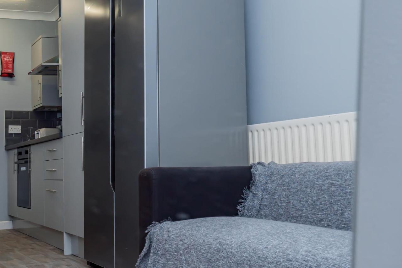 Shirley House 2, Self Catering Guest House, Self Check In, Smart Locks, 10 Min Walk To Southampton General, Aspire And Princess Anne Hospitals, Access To Fully Equipped Kitchen, Excellent Transport Links, Ideal For Longer Stays And Hospital Shifts Kültér fotó