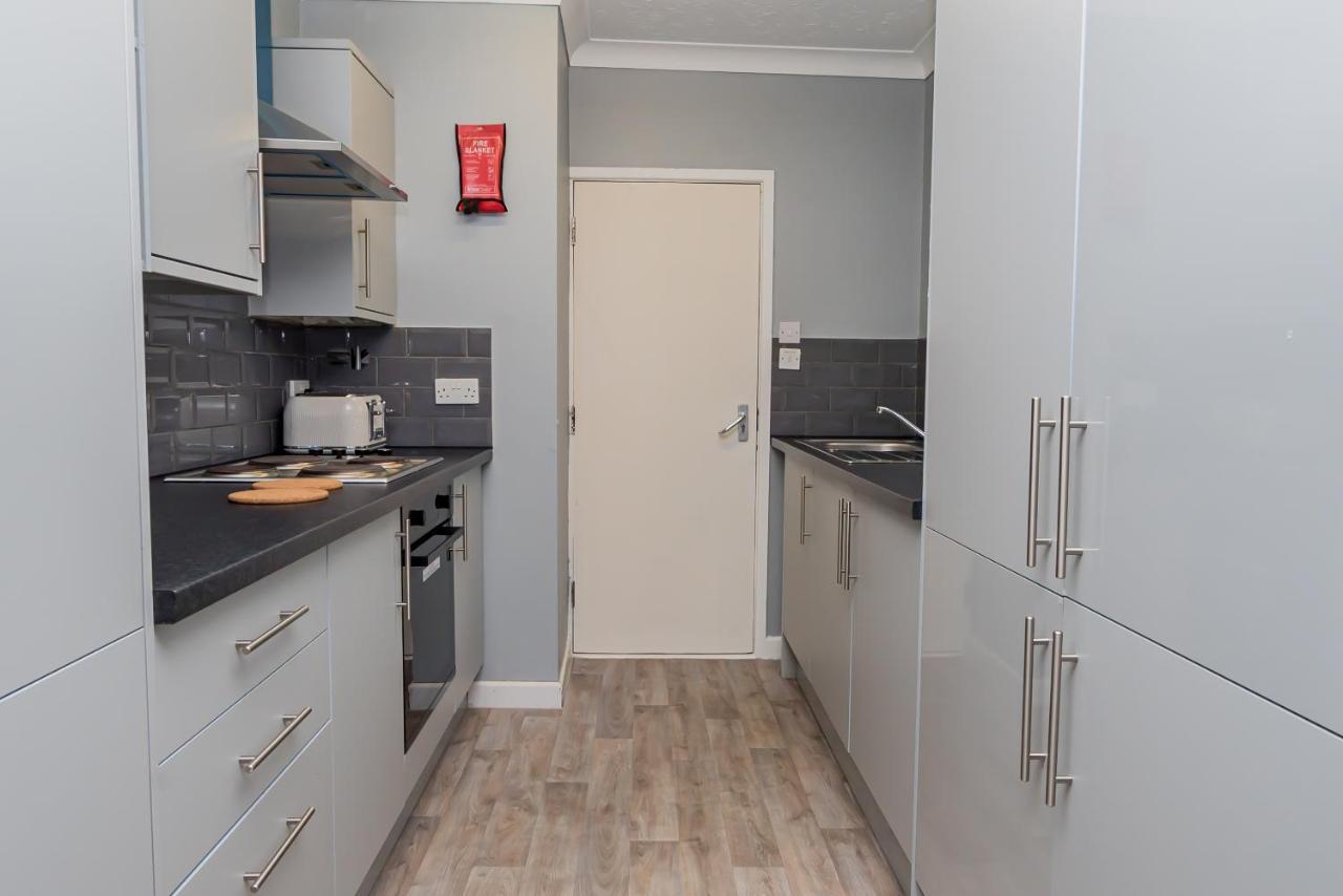 Shirley House 2, Self Catering Guest House, Self Check In, Smart Locks, 10 Min Walk To Southampton General, Aspire And Princess Anne Hospitals, Access To Fully Equipped Kitchen, Excellent Transport Links, Ideal For Longer Stays And Hospital Shifts Kültér fotó