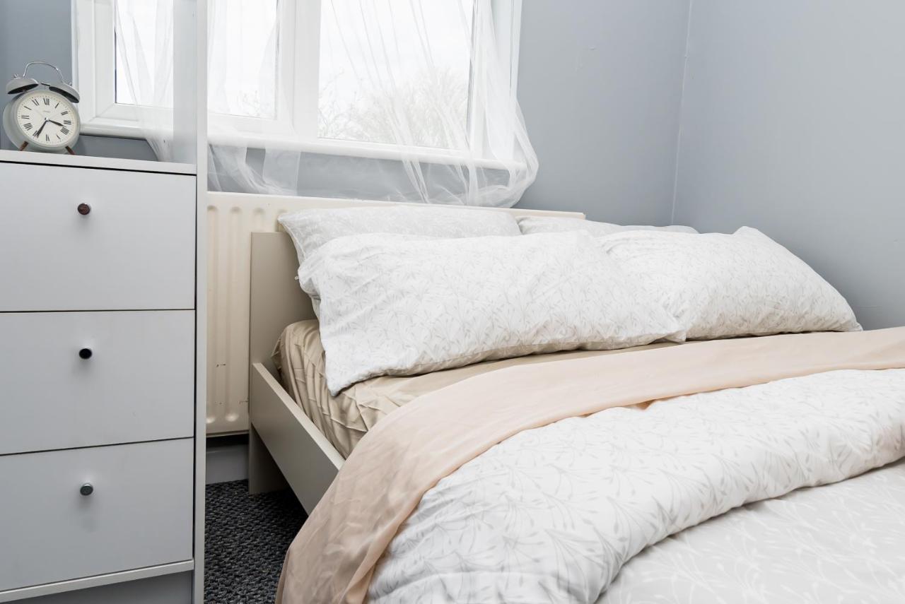 Shirley House 2, Self Catering Guest House, Self Check In, Smart Locks, 10 Min Walk To Southampton General, Aspire And Princess Anne Hospitals, Access To Fully Equipped Kitchen, Excellent Transport Links, Ideal For Longer Stays And Hospital Shifts Kültér fotó