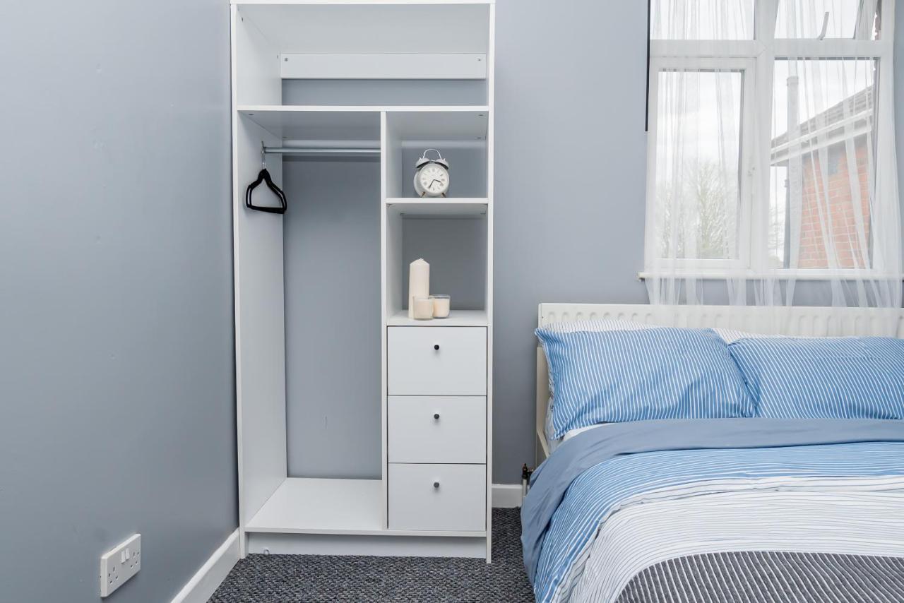 Shirley House 2, Self Catering Guest House, Self Check In, Smart Locks, 10 Min Walk To Southampton General, Aspire And Princess Anne Hospitals, Access To Fully Equipped Kitchen, Excellent Transport Links, Ideal For Longer Stays And Hospital Shifts Kültér fotó