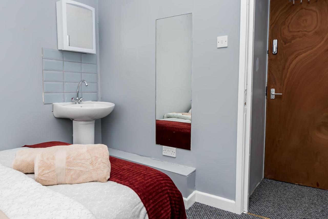 Shirley House 2, Self Catering Guest House, Self Check In, Smart Locks, 10 Min Walk To Southampton General, Aspire And Princess Anne Hospitals, Access To Fully Equipped Kitchen, Excellent Transport Links, Ideal For Longer Stays And Hospital Shifts Kültér fotó