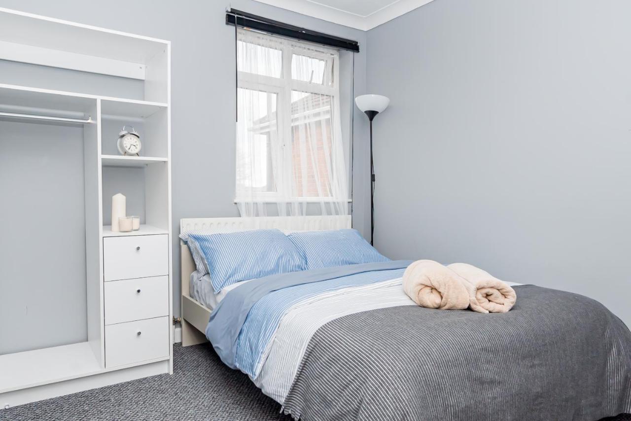 Shirley House 2, Self Catering Guest House, Self Check In, Smart Locks, 10 Min Walk To Southampton General, Aspire And Princess Anne Hospitals, Access To Fully Equipped Kitchen, Excellent Transport Links, Ideal For Longer Stays And Hospital Shifts Kültér fotó