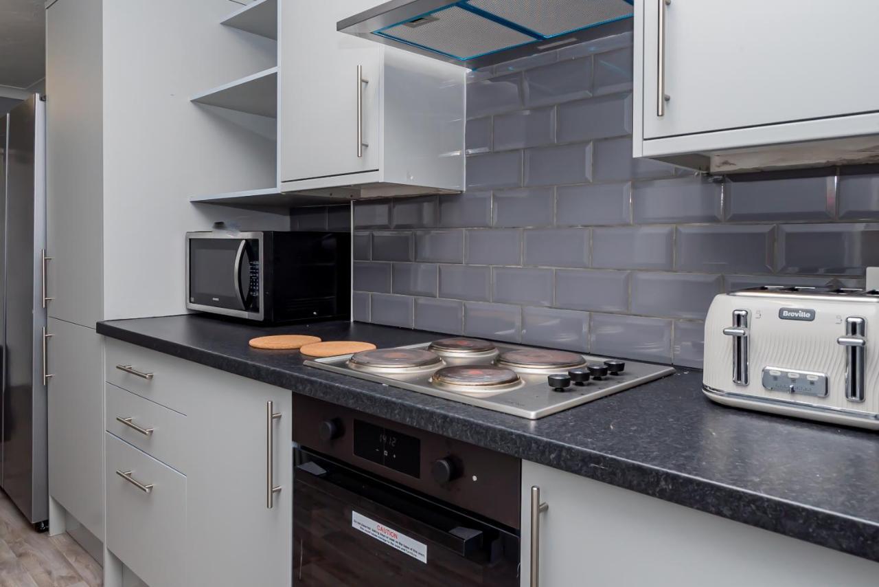 Shirley House 2, Self Catering Guest House, Self Check In, Smart Locks, 10 Min Walk To Southampton General, Aspire And Princess Anne Hospitals, Access To Fully Equipped Kitchen, Excellent Transport Links, Ideal For Longer Stays And Hospital Shifts Kültér fotó