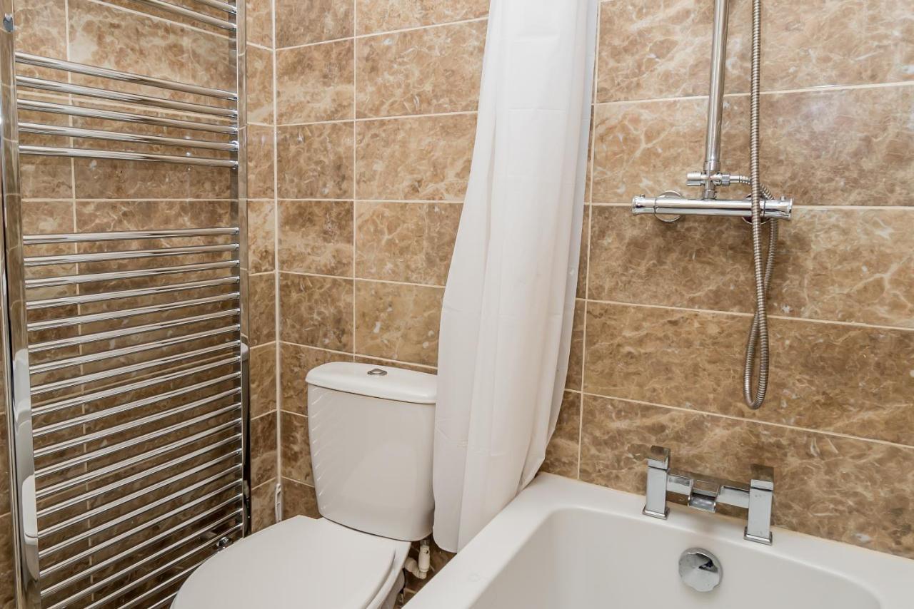 Shirley House 2, Self Catering Guest House, Self Check In, Smart Locks, 10 Min Walk To Southampton General, Aspire And Princess Anne Hospitals, Access To Fully Equipped Kitchen, Excellent Transport Links, Ideal For Longer Stays And Hospital Shifts Kültér fotó