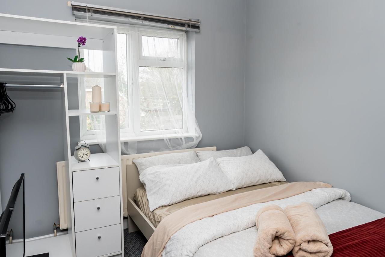 Shirley House 2, Self Catering Guest House, Self Check In, Smart Locks, 10 Min Walk To Southampton General, Aspire And Princess Anne Hospitals, Access To Fully Equipped Kitchen, Excellent Transport Links, Ideal For Longer Stays And Hospital Shifts Kültér fotó
