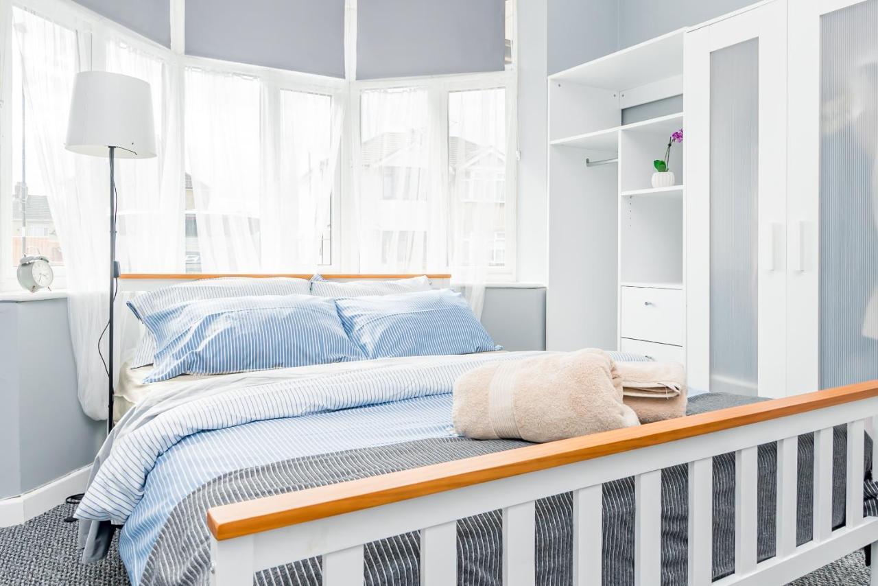 Shirley House 2, Self Catering Guest House, Self Check In, Smart Locks, 10 Min Walk To Southampton General, Aspire And Princess Anne Hospitals, Access To Fully Equipped Kitchen, Excellent Transport Links, Ideal For Longer Stays And Hospital Shifts Kültér fotó