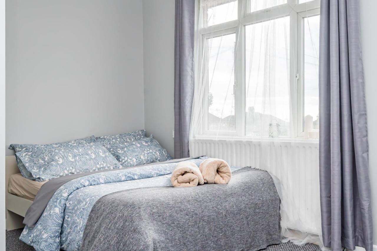 Shirley House 2, Self Catering Guest House, Self Check In, Smart Locks, 10 Min Walk To Southampton General, Aspire And Princess Anne Hospitals, Access To Fully Equipped Kitchen, Excellent Transport Links, Ideal For Longer Stays And Hospital Shifts Kültér fotó