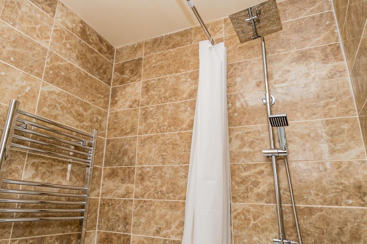 Shirley House 2, Self Catering Guest House, Self Check In, Smart Locks, 10 Min Walk To Southampton General, Aspire And Princess Anne Hospitals, Access To Fully Equipped Kitchen, Excellent Transport Links, Ideal For Longer Stays And Hospital Shifts Kültér fotó