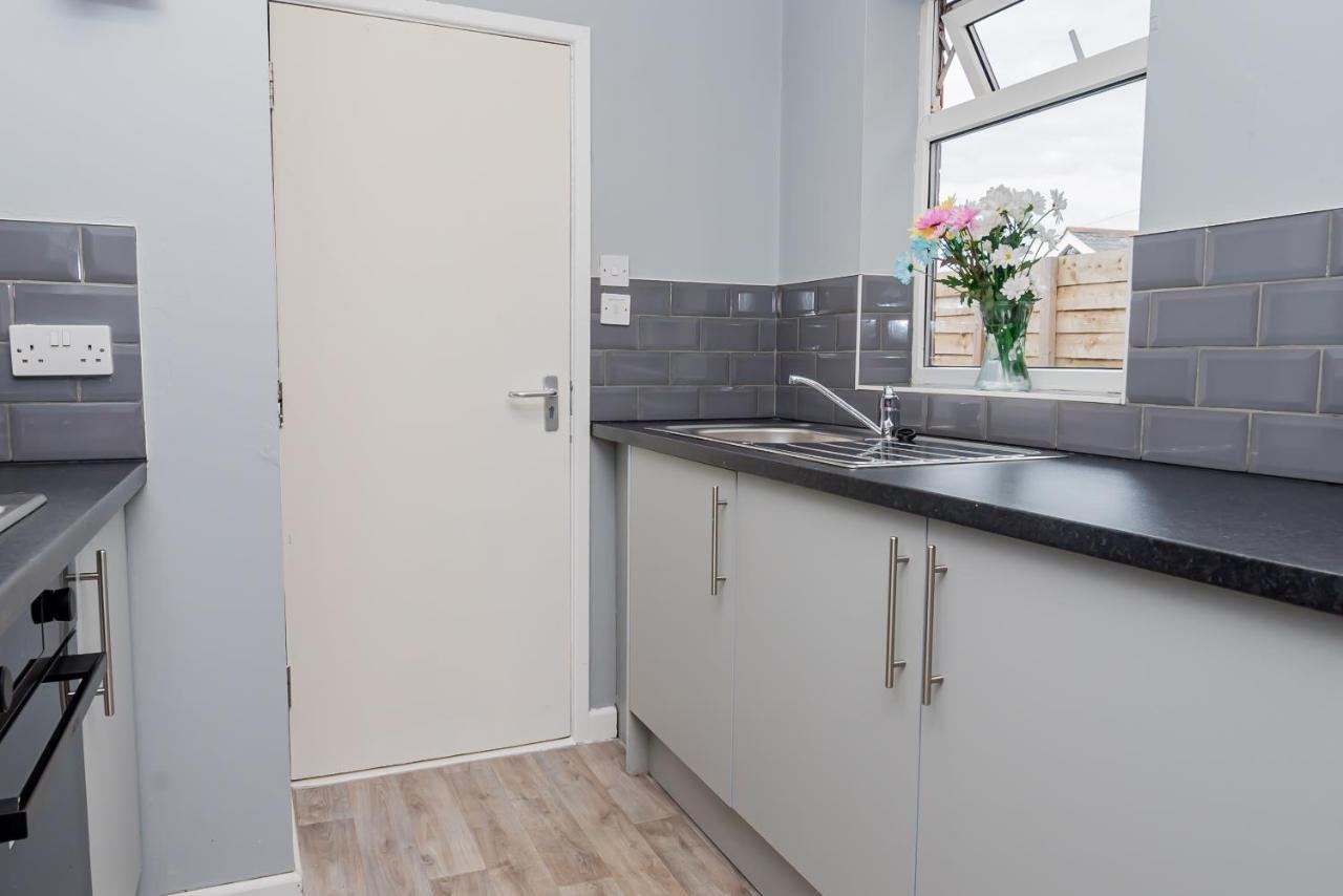Shirley House 2, Self Catering Guest House, Self Check In, Smart Locks, 10 Min Walk To Southampton General, Aspire And Princess Anne Hospitals, Access To Fully Equipped Kitchen, Excellent Transport Links, Ideal For Longer Stays And Hospital Shifts Kültér fotó