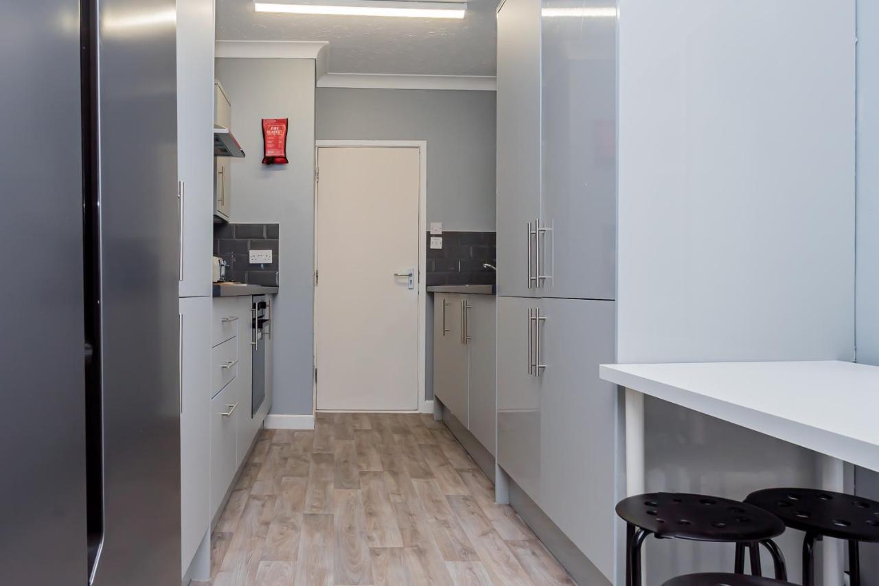 Shirley House 2, Self Catering Guest House, Self Check In, Smart Locks, 10 Min Walk To Southampton General, Aspire And Princess Anne Hospitals, Access To Fully Equipped Kitchen, Excellent Transport Links, Ideal For Longer Stays And Hospital Shifts Kültér fotó
