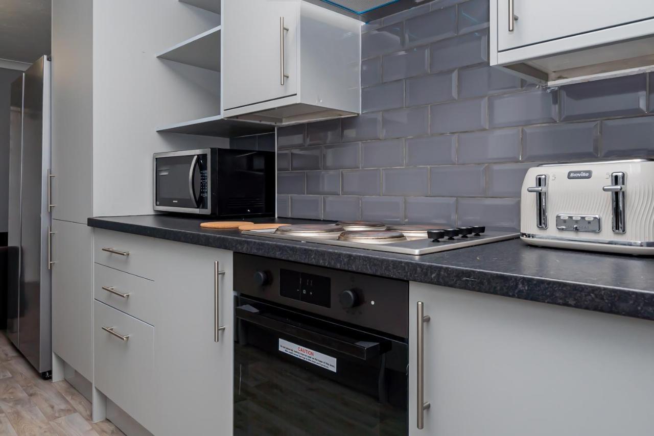 Shirley House 2, Self Catering Guest House, Self Check In, Smart Locks, 10 Min Walk To Southampton General, Aspire And Princess Anne Hospitals, Access To Fully Equipped Kitchen, Excellent Transport Links, Ideal For Longer Stays And Hospital Shifts Kültér fotó