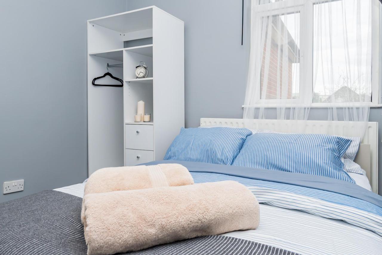 Shirley House 2, Self Catering Guest House, Self Check In, Smart Locks, 10 Min Walk To Southampton General, Aspire And Princess Anne Hospitals, Access To Fully Equipped Kitchen, Excellent Transport Links, Ideal For Longer Stays And Hospital Shifts Kültér fotó