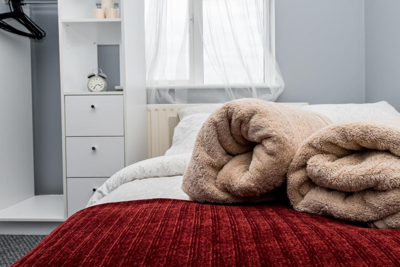 Shirley House 2, Self Catering Guest House, Self Check In, Smart Locks, 10 Min Walk To Southampton General, Aspire And Princess Anne Hospitals, Access To Fully Equipped Kitchen, Excellent Transport Links, Ideal For Longer Stays And Hospital Shifts Kültér fotó